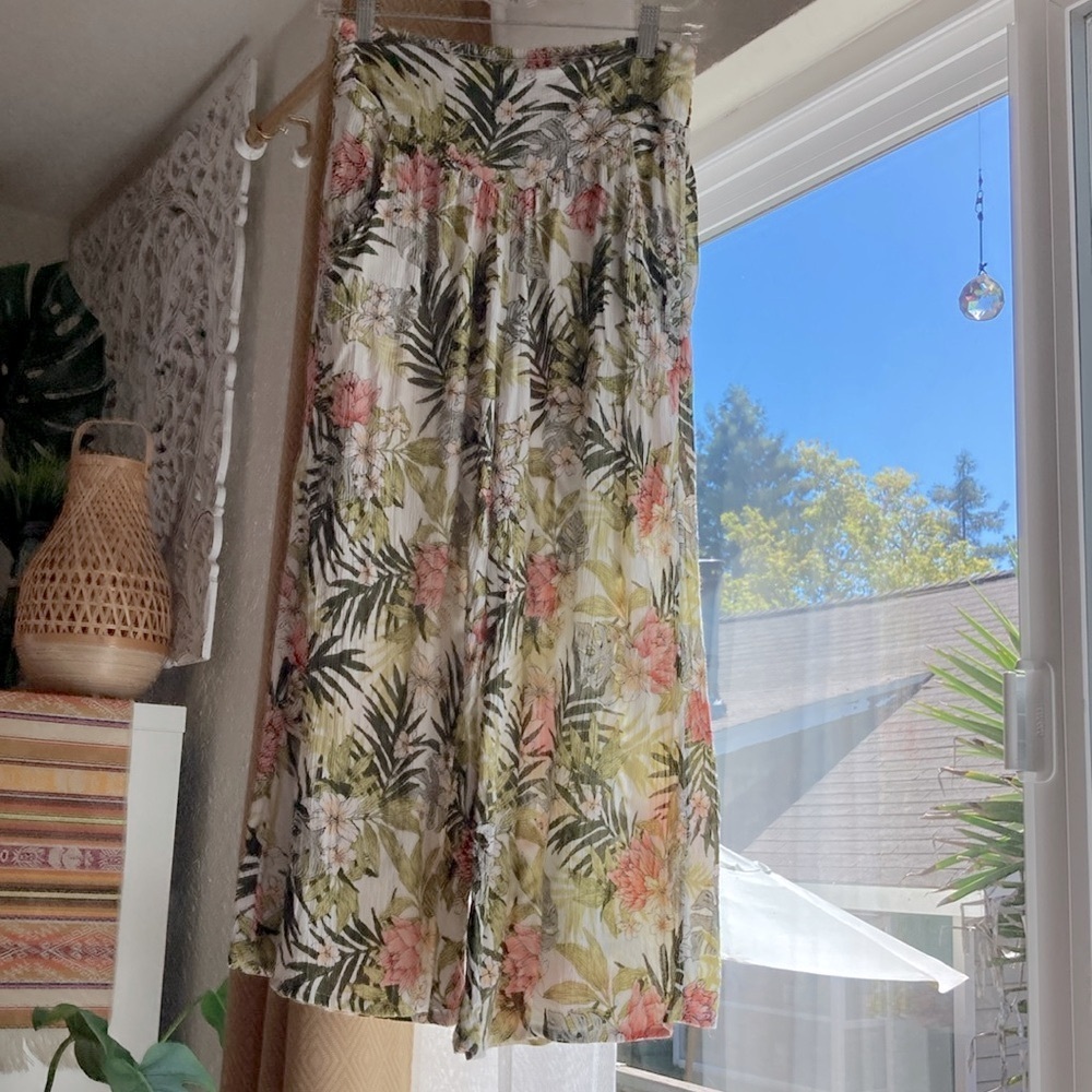 Women's Rip Curl Wide Leg Tropical Floral Pants with Green & Pink flowers, sz M